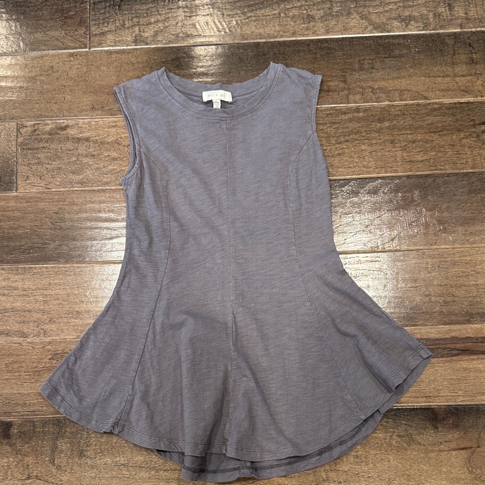 Sleeveless Gray Top